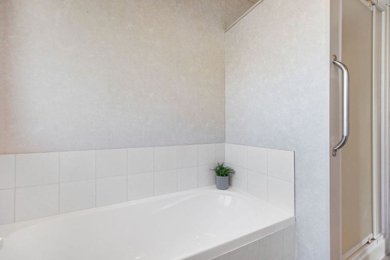 Photo of property in 30a Taylor Terrace, St Andrews, Hamilton, 3200