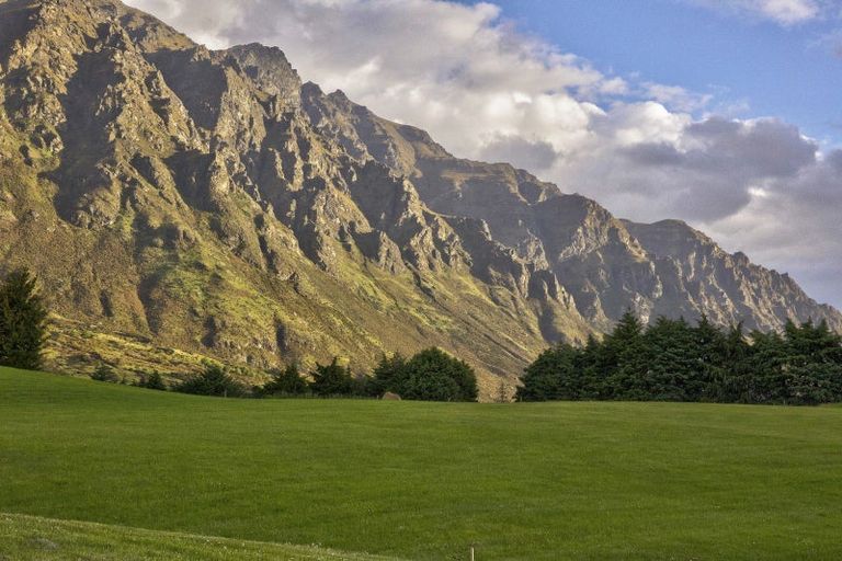 Photo of property in 13 Pendeen Crescent, Jacks Point, Queenstown, 9371