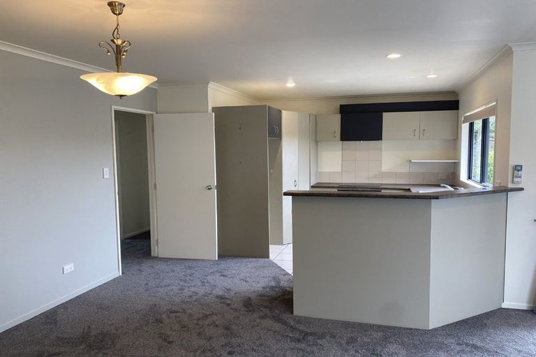 Photo of property in 40 Sunvista Avenue, Oteha, Auckland, 0632