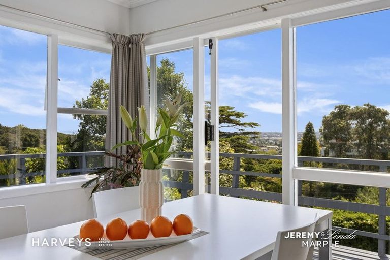 Photo of property in 61a West Lynn Road, Titirangi, Auckland, 0604