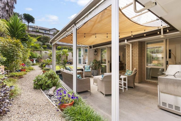 Photo of property in 15 Waldorf Crescent, Orewa, 0931