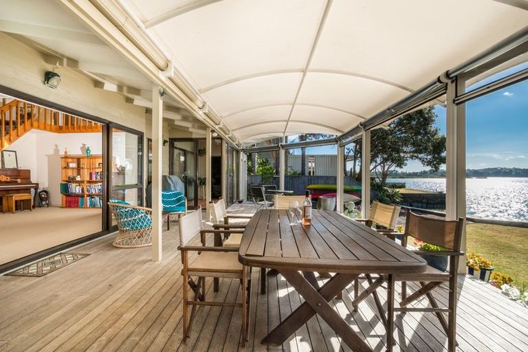 Photo of property in 68 The Terrace, Herald Island, Auckland, 0618