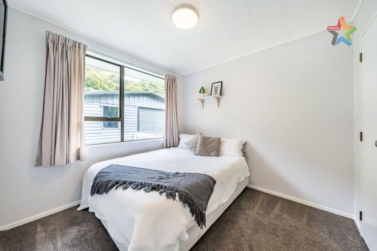 Photo of property in 43b Hartford Crescent, Totara Park, Upper Hutt, 5018