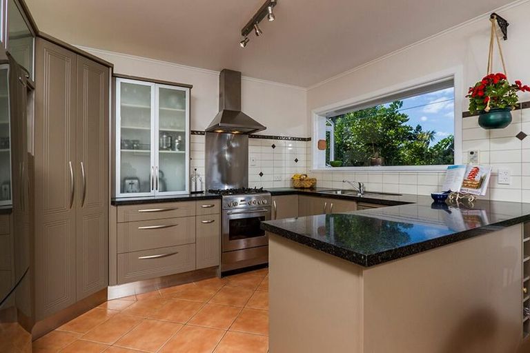 Photo of property in 4 Channel View Road, Campbells Bay, Auckland, 0630