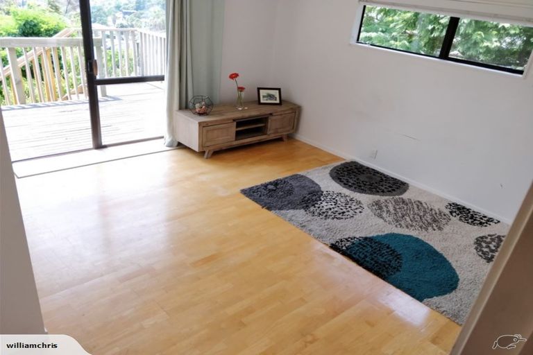 Photo of property in 947 East Coast Road, Torbay, Auckland, 0630