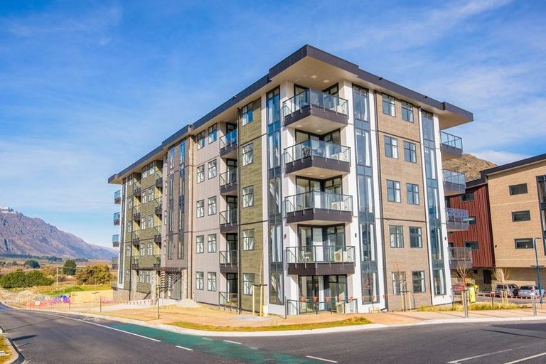 Photo of property in Wyndham Gardens Apartments, 30 Red Oaks Drive, Frankton, Queenstown, 9300