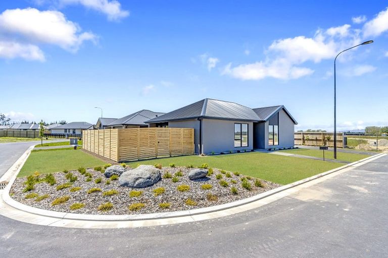 Photo of property in 13 Vista Crescent, Maoribank, Upper Hutt, 5018