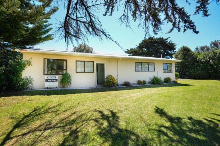 Photo of property in 121 Newcastle Street, Mahia, 4198