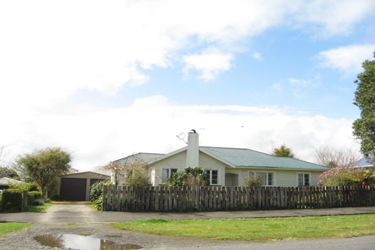 Photo of property in 28 Ngakoti Street, Urenui, 4375