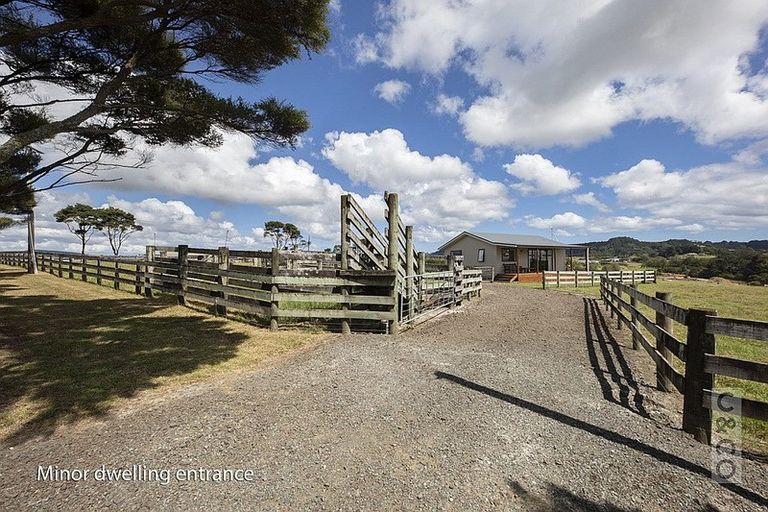 Photo of property in 118 Cottle Road, Taupaki, Henderson, 0782