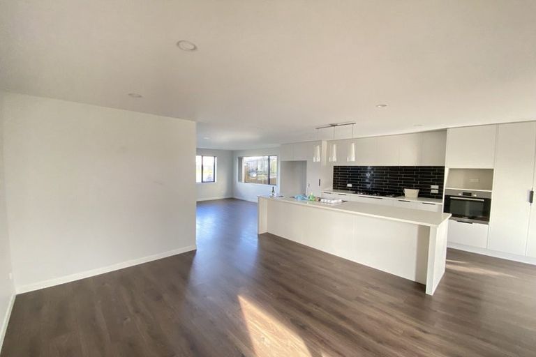 Photo of property in 148 Hobsonville Road, Hobsonville, Auckland, 0618