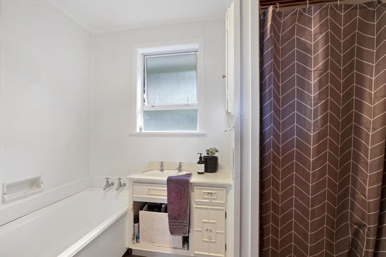 Photo of property in 11 Clearmont Crescent, Blagdon, New Plymouth, 4310