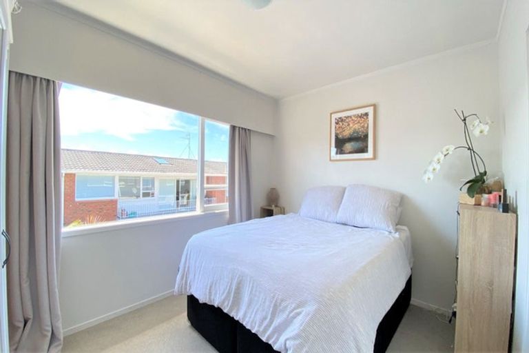 Photo of property in 1/29 Rangitoto Terrace, Milford, Auckland, 0620