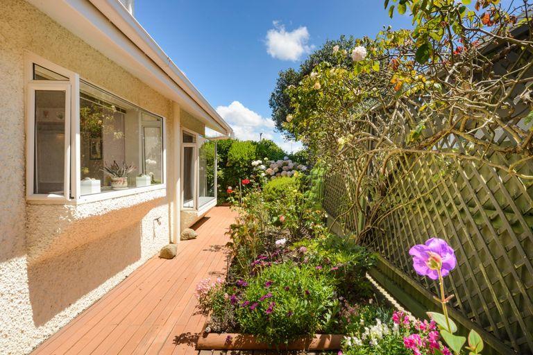 Photo of property in 3 The Glen, Hokowhitu, Palmerston North, 4410