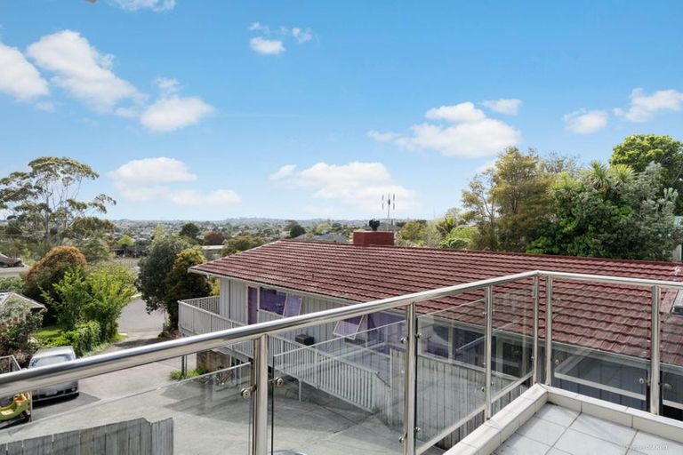 Photo of property in 11a Gerwyn Place, Pakuranga Heights, Auckland, 2010