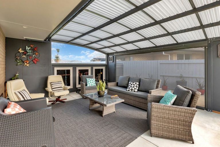 Photo of property in 6 Kamahi Place, One Tree Point, 0118