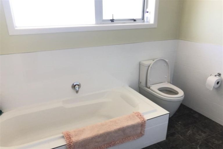 Photo of property in 36 Gilbert Street, New Plymouth, 4310