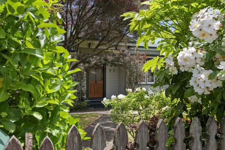 Photo of property in 106 Forest Lake Road, Forest Lake, Hamilton, 3200