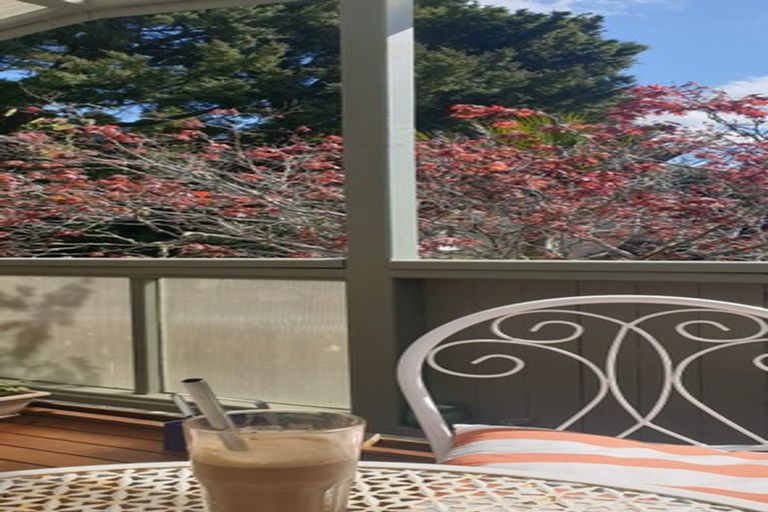 Photo of property in 28 Compton Street, Hillcrest, Auckland, 0627