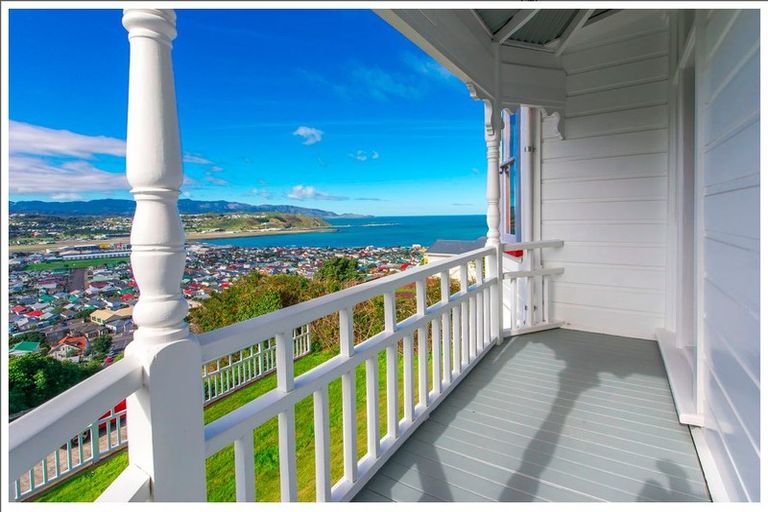 Photo of property in 41 Sutherland Road, Melrose, Wellington, 6023