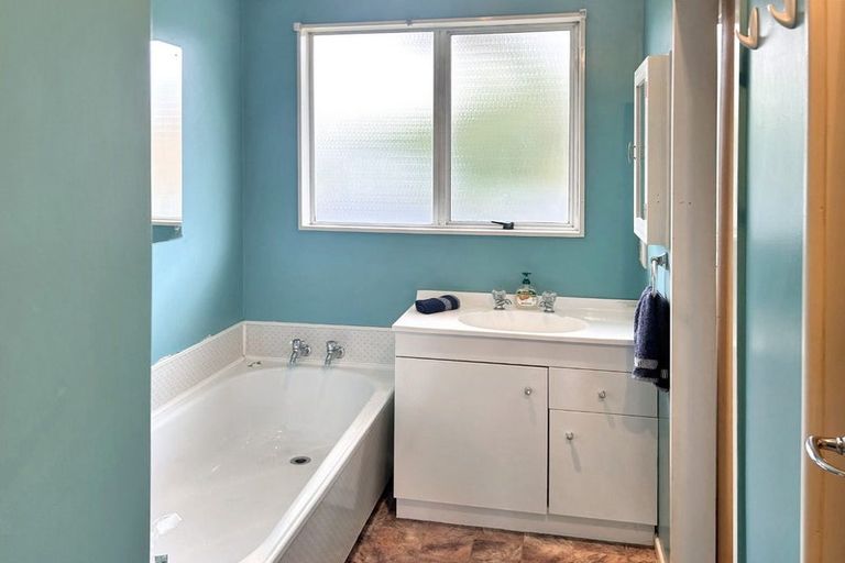 Photo of property in 5 Tait Place, Carterton, 5713