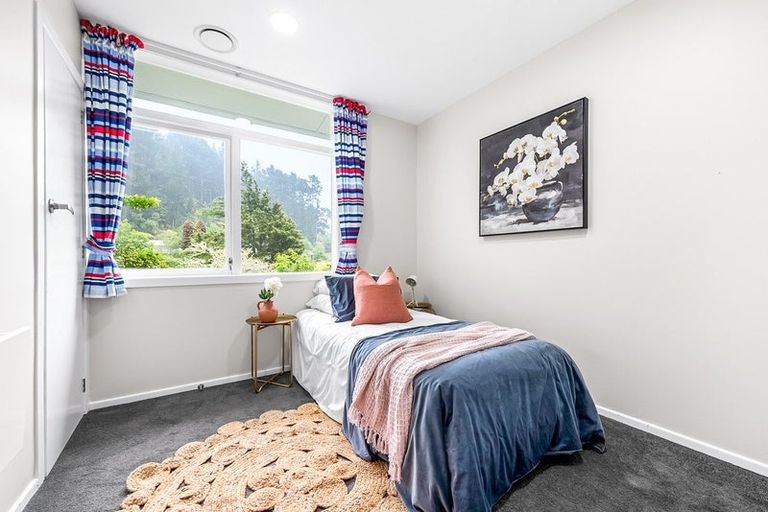 Photo of property in 15 Elmslie Road, Pinehaven, Upper Hutt, 5019