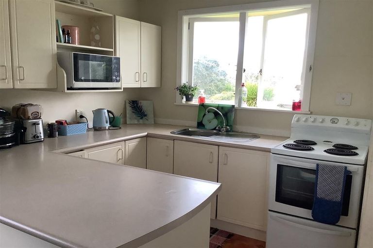 Photo of property in 2/18 Seaview Road, Glenfield, Auckland, 0629