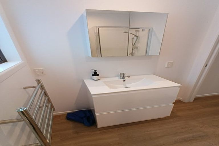 Photo of property in 6-8 Sylvan Glade, Piha, New Lynn, 0772