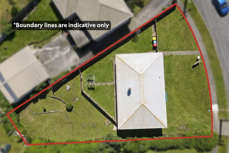 Photo of property in 35 Cornwall Crescent, Cannons Creek, Porirua, 5024