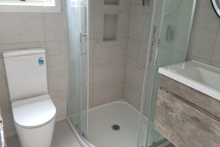 Photo of property in 56 Goldfinch Rise, Unsworth Heights, Auckland, 0632