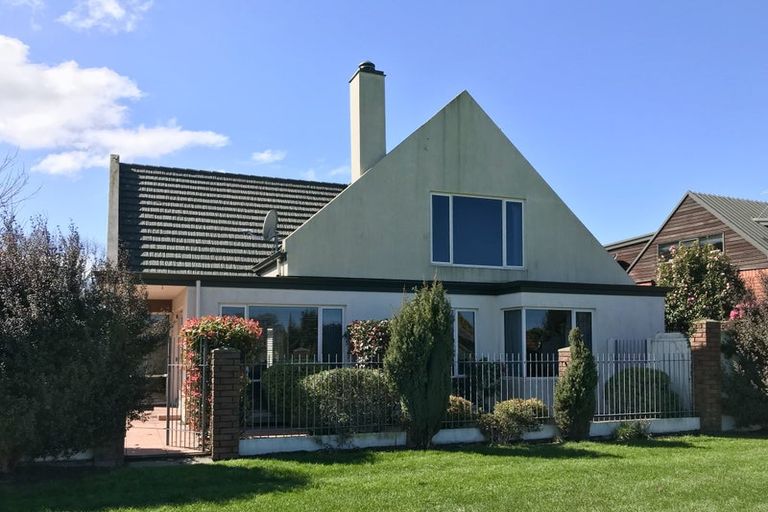 Photo of property in 2/271 Memorial Avenue, Burnside, Christchurch, 8053