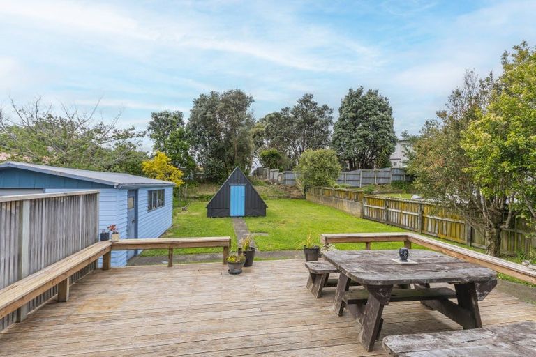 Photo of property in 19 Walton Road, Paraparaumu Beach, Paraparaumu, 5032