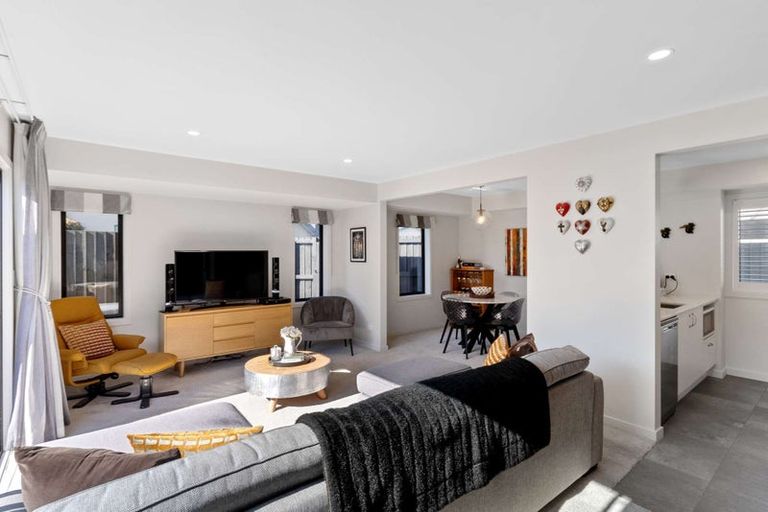 Photo of property in 2/218 Springfield Road, St Albans, Christchurch, 8014