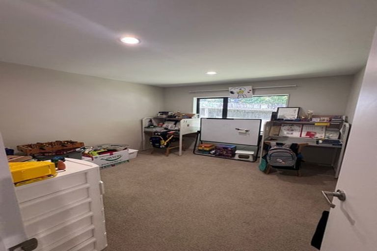 Photo of property in 118a Parkvale Road, Karori, Wellington, 6012