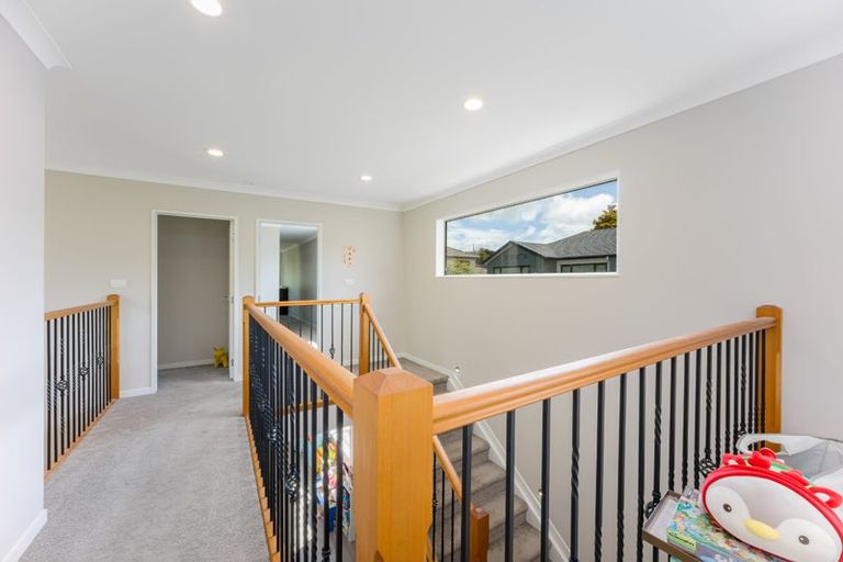 Photo of property in 1b Harrowglen Drive, Northcross, Auckland, 0632