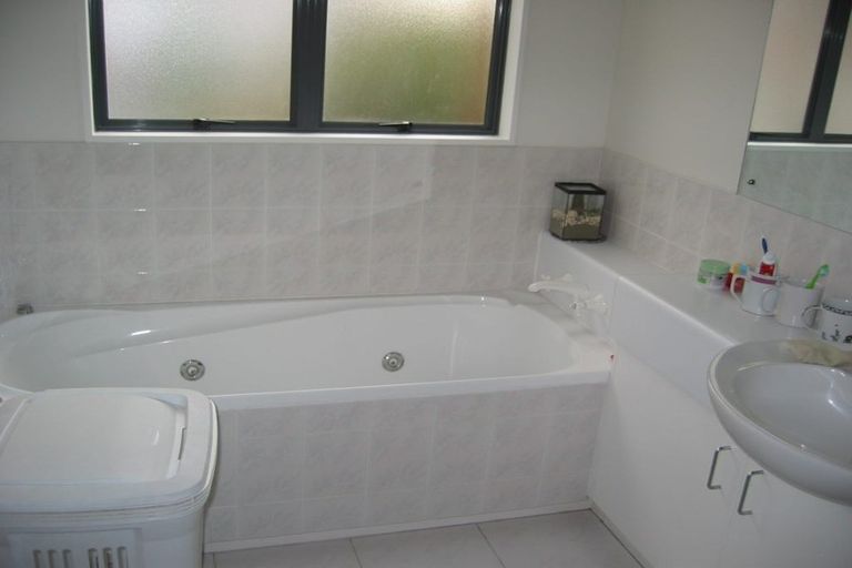 Photo of property in 8 Dunn Place, Farm Cove, Auckland, 2010