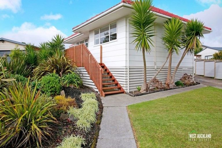 Photo of property in 40 Hindmarsh Street, Henderson, Auckland, 0612