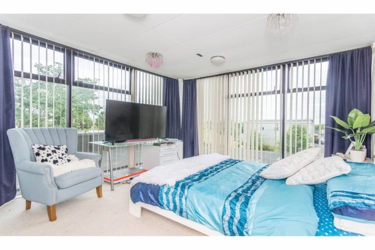Photo of property in 10/80 Bruce Mclaren Road, Henderson, Auckland, 0612