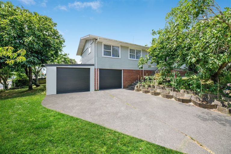 Photo of property in 1 Ashbourne Place, Glendene, Auckland, 0602