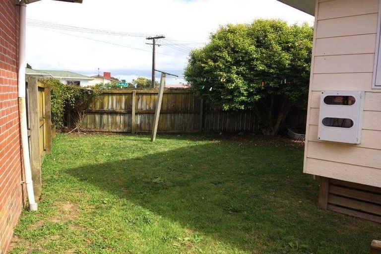 Photo of property in 5 Geoffrey Place, Mangere East, Auckland, 2024