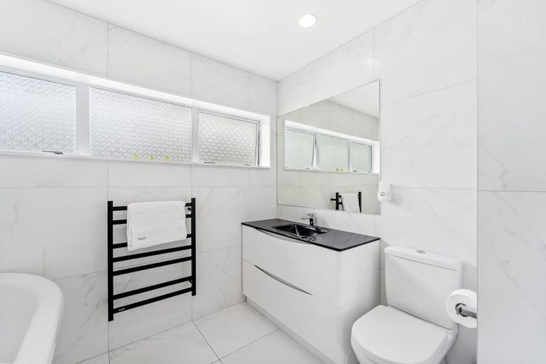 Photo of property in 31 Centreway Road, Orewa, 0931