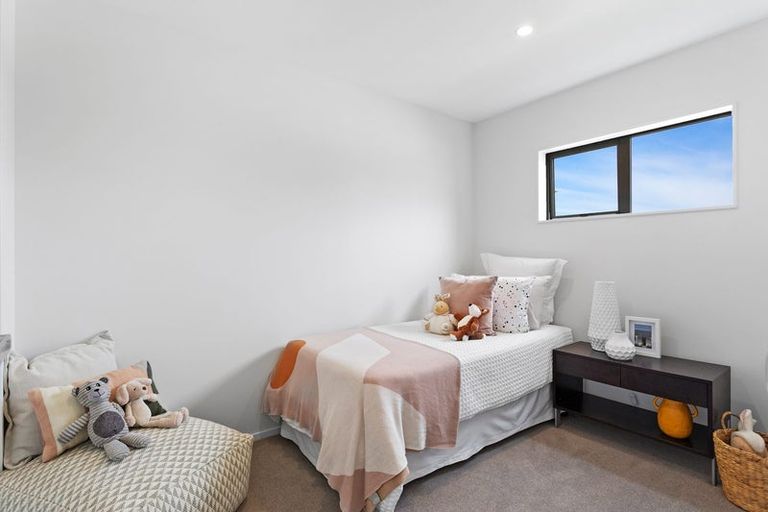 Photo of property in 24 Port Way, Rosehill, Papakura, 2113