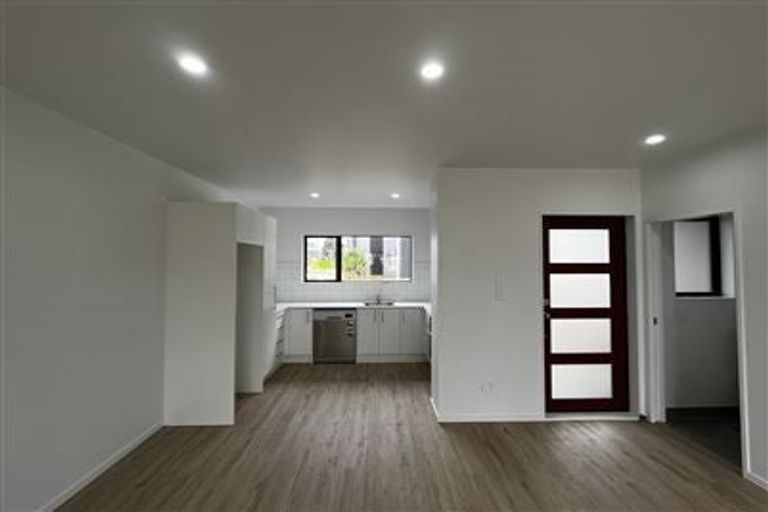 Photo of property in 39 Eileen Newey Place, Henderson, Auckland, 0612