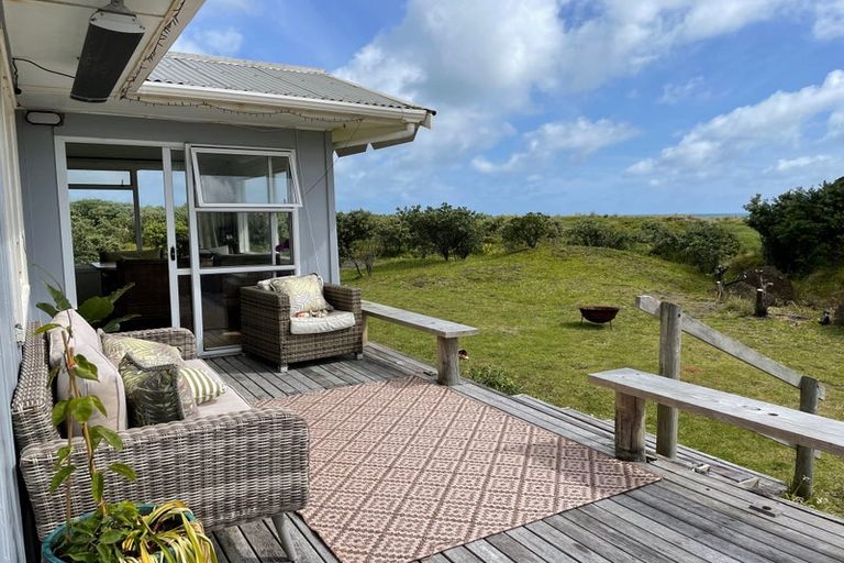 Photo of property in 34 North Piha Road, Piha, New Lynn, 0772