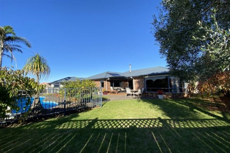 Photo of property in 2 Sunset Drive, Pukekohe, 2120