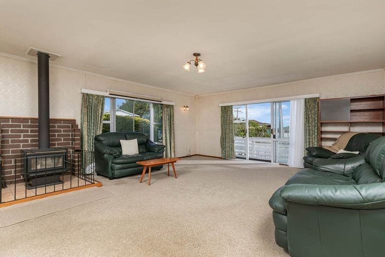 Photo of property in 40 Sunnyfield Crescent, Glenfield, Auckland, 0629