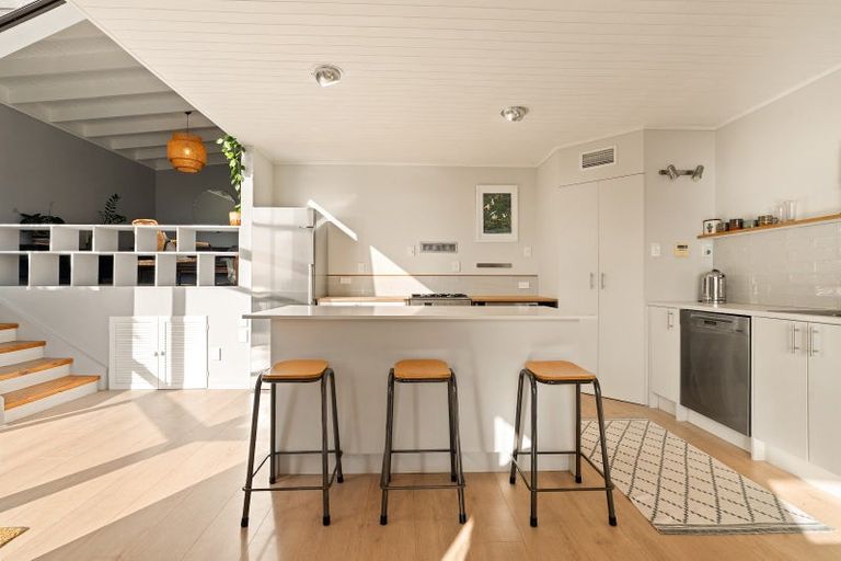 Photo of property in 19 Kaitawa Road, York Bay, Lower Hutt, 5013