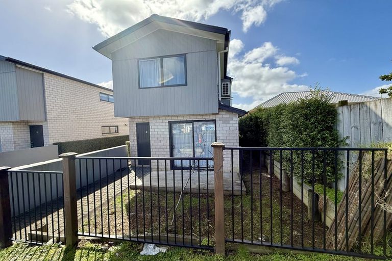 Photo of property in 1/4017 Great North Road, Glen Eden, Auckland, 0602