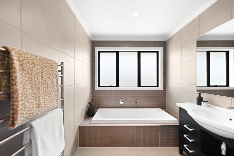 Photo of property in 10 East Ridge Grove, Newstead, Hamilton, 3286