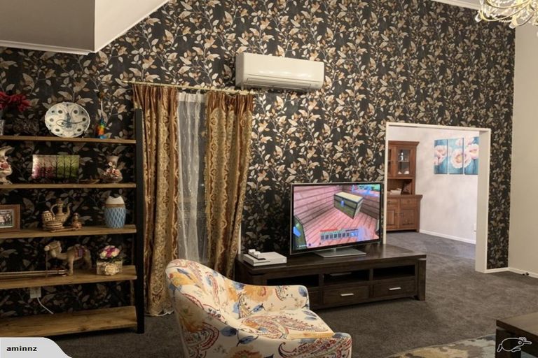 Photo of property in 27 Paddington Grove, Karori, Wellington, 6012